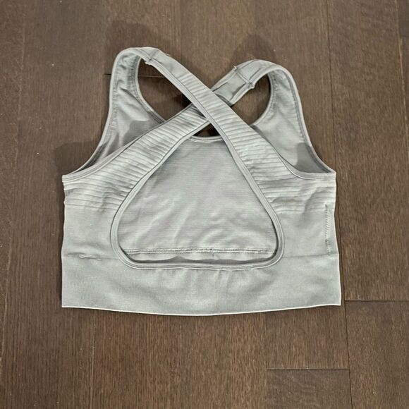 Alphalete Vault sports bra size medium - Picture 4 of 4